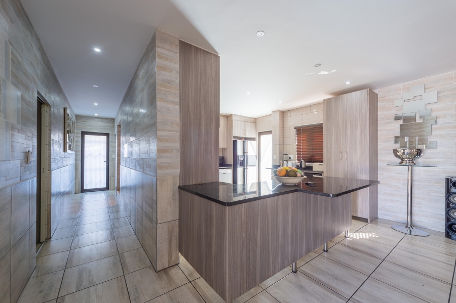 4 Bedroom Property for Sale in Geelhoutpark North West